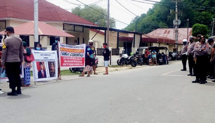 Masyarakat Kelurahan Tenda